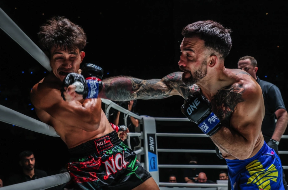 Khoảnh khắc ấn tượng hạ knock-out