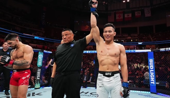 Chiến Thắng Đầu Tiên Tại UFC